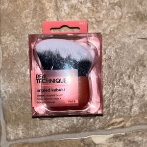NWT Real Techniques Angled Kabuki Brush - Black and White